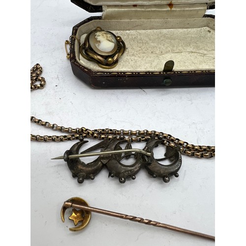 572 - A collection of 19thC jewellery to include silver brooch, chain, cameo brooch and an 18ct gold and s... 