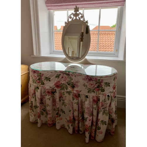 89 - Cream and gilt wood dressing table, three drawers to front on cabriole legs with oval mirror to back... 