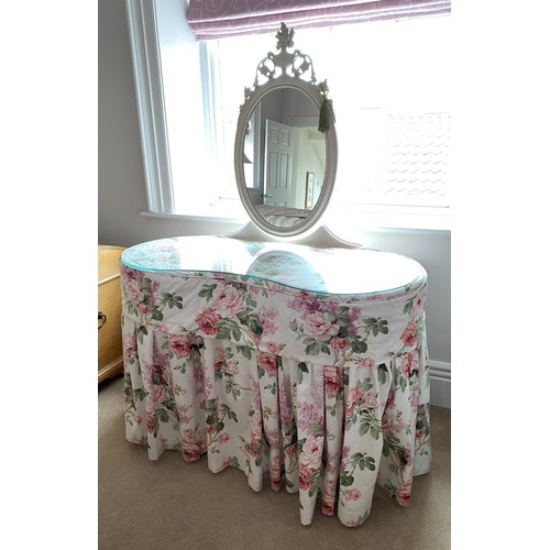 89 - Cream and gilt wood dressing table, three drawers to front on cabriole legs with oval mirror to back... 