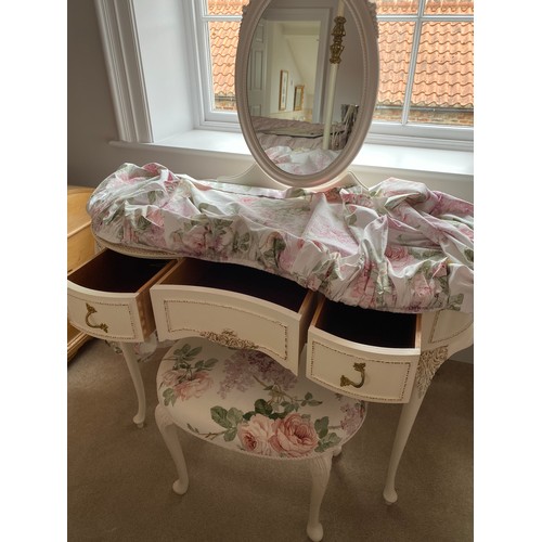 89 - Cream and gilt wood dressing table, three drawers to front on cabriole legs with oval mirror to back... 