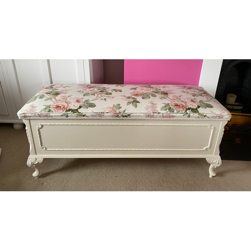 90 - White painted upholstered topped ottoman. 123 l x 52 h x 48cm.