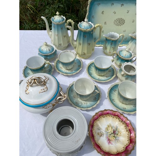 226 - A quantity of mostly continental ceramics to include part coffee service, Limoges, Bavarian, Royal V... 