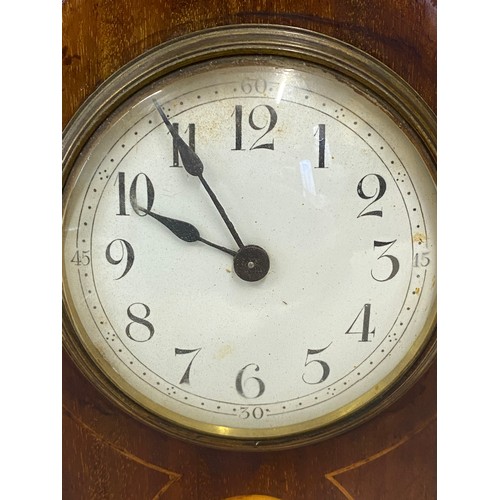 1028 - Mahogany inlaid mantel clock 24cm h x 16.5cm w x 9cm d, on four brass feet. Has key.