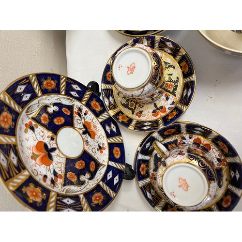 213 - A part 19thC Imari pattern tea service with crown mark to base, 9 saucers, 2 plates, 5 cups, 1 bowl.