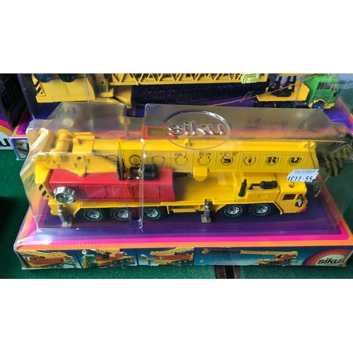 987 - Siku model vehicles, boxed, 3950 Combine Harvester, 3913 Tractor Truck with Crane, 4010 Hydraulic Cr... 