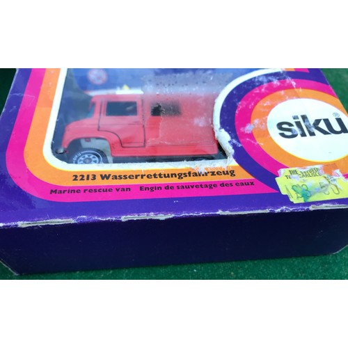 989 - Siku trucks collection, 8 models all boxed including 3812 Truck with Carport, 3722 Truck with Circus... 