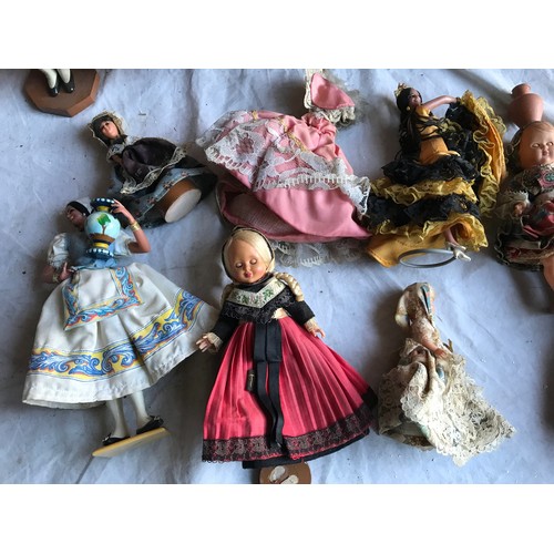 992 - Collection of 16 International dressed dolls.