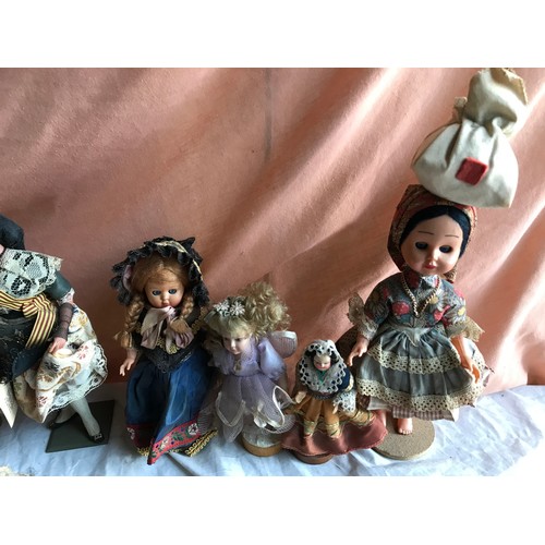 992 - Collection of 16 International dressed dolls.