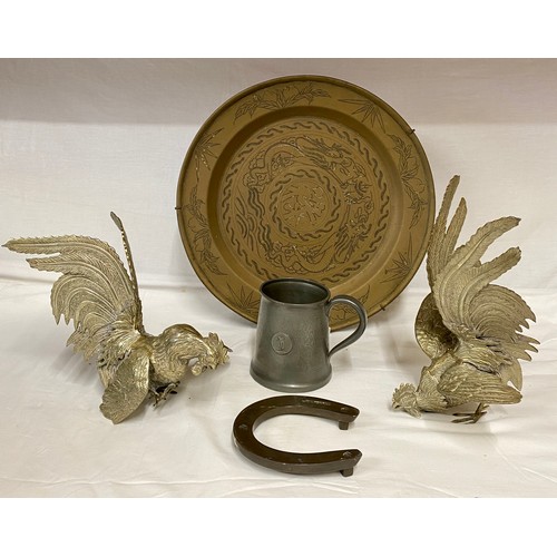 944 - Metal ware to include cockerels, horseshoe trivet, oriental brass plate and pewter mug.