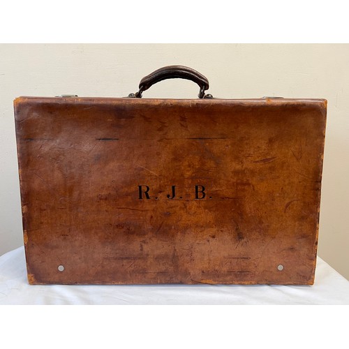 1259 - A gentleman's fitted leather suitcase to include ebony mirror, brushes, glove stretchers, bottles et... 