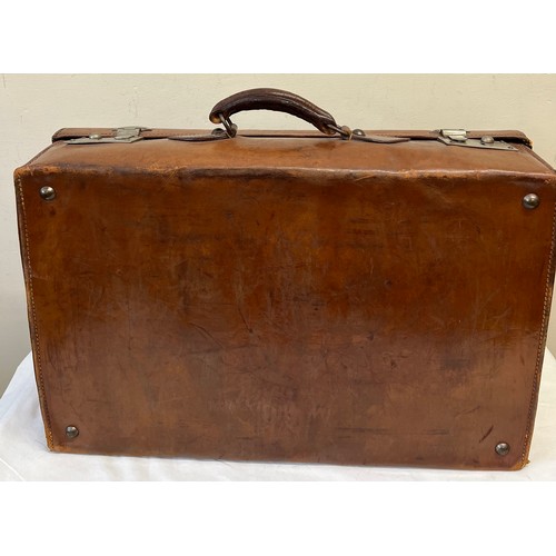 1259 - A gentleman's fitted leather suitcase to include ebony mirror, brushes, glove stretchers, bottles et... 