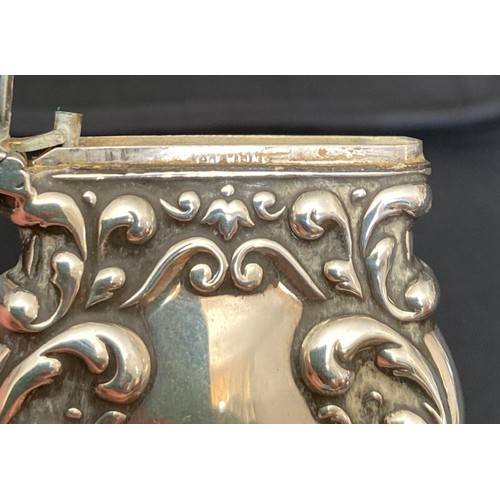 863 - Two silver vesta cases with 'Sterling' stamped to inner opening. 6.5cm h. Total 42gm.