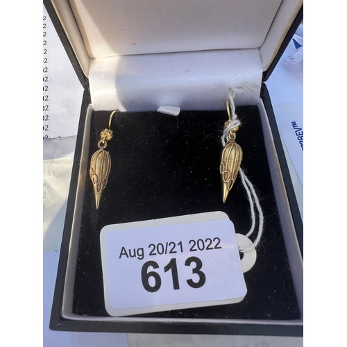 613 - A pair of Victorian 15ct gold drop earrings. Total weight 3.5gm.