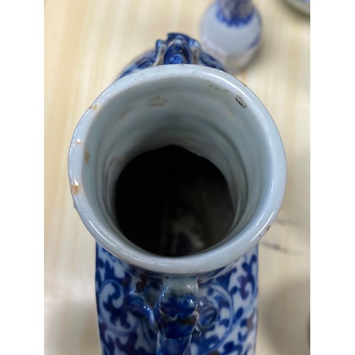 760 - Chinese blue and white ceramics to include moon flask vase. 22cm h.