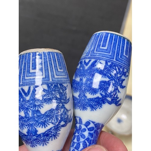 760 - Chinese blue and white ceramics to include moon flask vase. 22cm h.