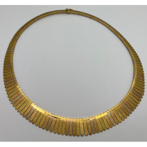 538 - An 18ct gold collar style necklace in tri colour gold. Weight 47gm.