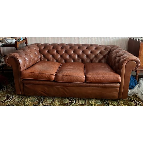 68 - Brown leather upholstered button backed chesterfield sofa. 187 x 87 x 65cm.