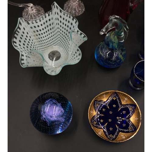 428 - Various glass items to include handkerchief bowl, cranberry vases x 2 and jug, Caithness paperweight... 