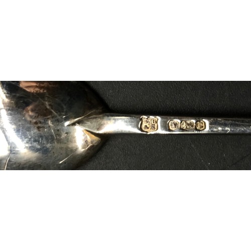 742 - A set of six silver coffee spoons, Sheffield 1932 maker Thomas Bradbury & Sons in fitted case. Total... 