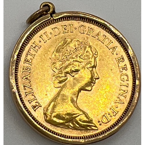 662 - A 1976 gold sovereign in unmarked yellow metal mount. Total weight 8.6gm.