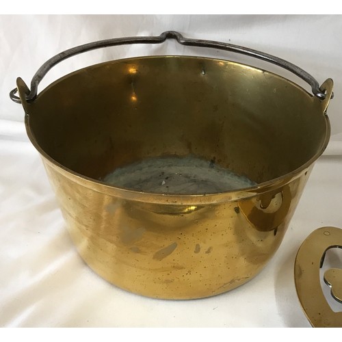 1057 - A collection of brassware to include large bucket with swing handle 33cm d, brass utensils and displ... 