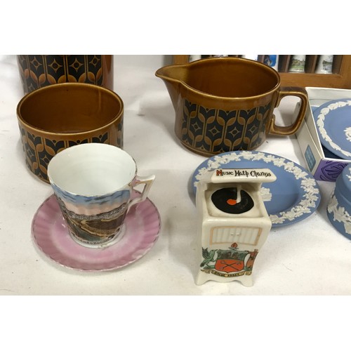 309 - A collection of ceramics to include Hornsea Heirloom, 9 pieces of Wedgwood blue and white including ... 