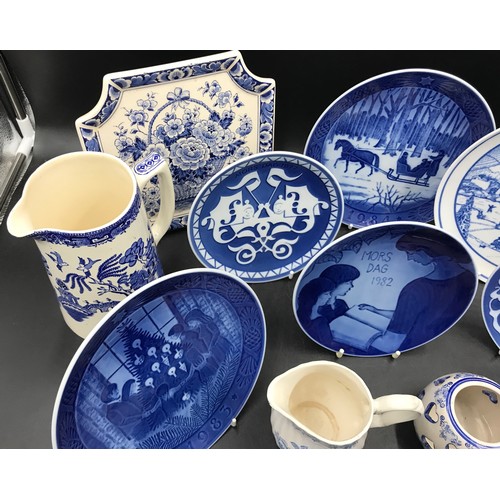 310 - Ceramics to include nine plates, five Royal Copenhagen to commemorate Mother's Day in Denmark, two R... 