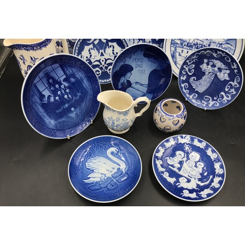 310 - Ceramics to include nine plates, five Royal Copenhagen to commemorate Mother's Day in Denmark, two R... 