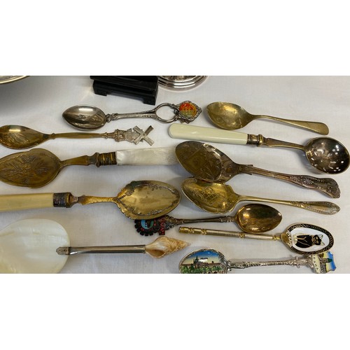 686 - A quantity of silver plate to include two handled tray 56.5cm w, 4 x goblets etc together with a col... 