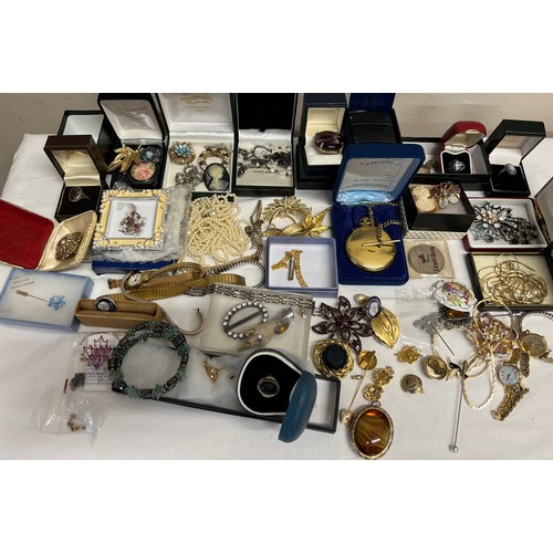 473 - A quantity of costume jewellery to include brooches, watches, rings, pocket watch, bracelets etc.