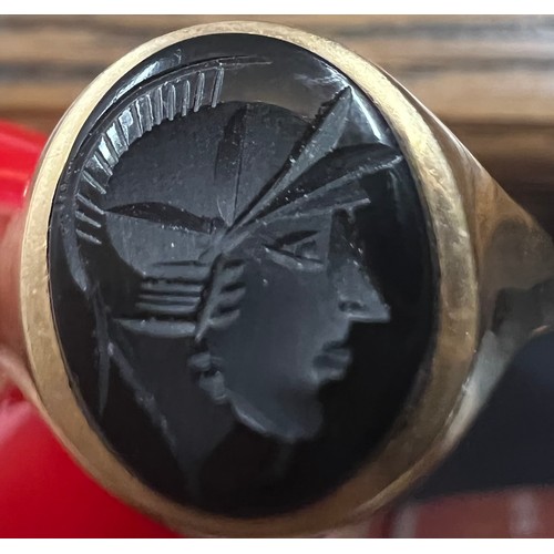 525 - A 9 carat gold signet ring inset with jet depicting centurion's head. Total weight 2.8gm.