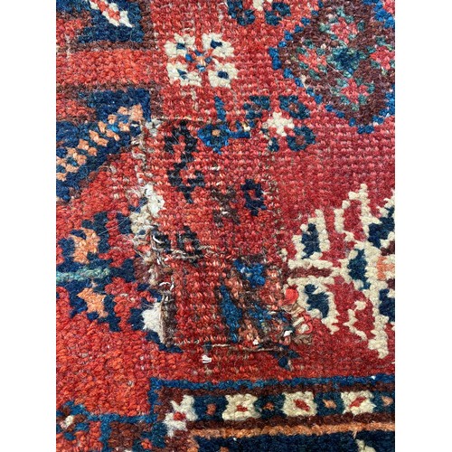 1209 - Oriental wool rug measuring approx 272 x 164cm.