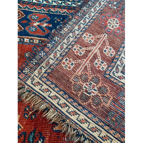 1209 - Oriental wool rug measuring approx 272 x 164cm.