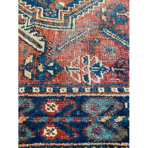 1209 - Oriental wool rug measuring approx 272 x 164cm.