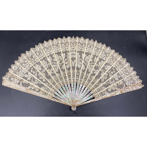 917 - Ornate lace mother of pearl fan together with three scarves, to include two silk, one cream silk 68 ... 