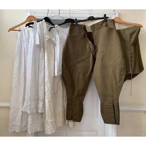 916 - Two pairs of gent's vintage khaki wool breeches approx. 34-36