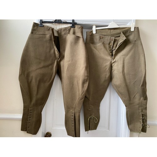 916 - Two pairs of gent's vintage khaki wool breeches approx. 34-36