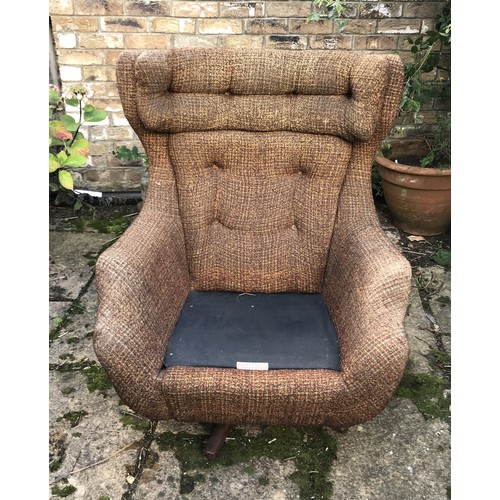 79 - Parker Knoll brown swivel armchair with button back, 96cm floor to top 32cm floor to top of seat.