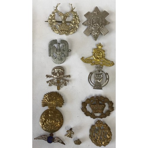 1202 - A collection of WWI and WW2 cap badges and shoulder titles to include RAF, Royal Navy, Japanese etc ... 