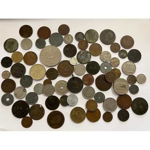 659 - Various world coinage to include Napoleon III 1856 x 2, 2 pound coin, one quarter Anna India 1907, I... 