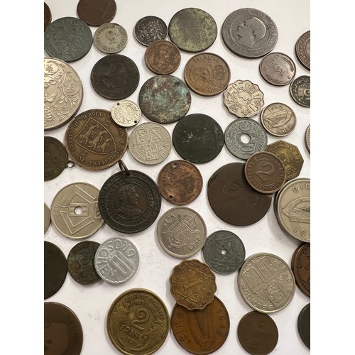 659 - Various world coinage to include Napoleon III 1856 x 2, 2 pound coin, one quarter Anna India 1907, I... 