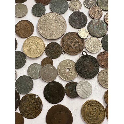 659 - Various world coinage to include Napoleon III 1856 x 2, 2 pound coin, one quarter Anna India 1907, I... 