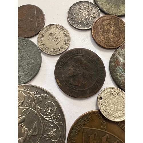 659 - Various world coinage to include Napoleon III 1856 x 2, 2 pound coin, one quarter Anna India 1907, I... 