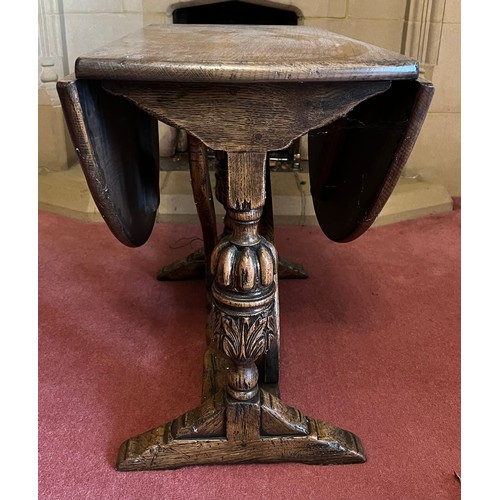 94 - An oak drop leaf occasional table. 65 x 34 x 56cm h closed, 94cm open.