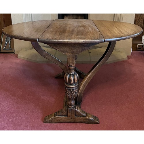 94 - An oak drop leaf occasional table. 65 x 34 x 56cm h closed, 94cm open.