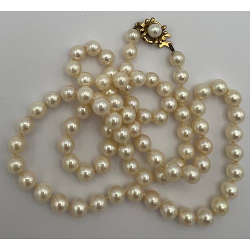 581 - Single strand cultured pearl necklace with 9 carat gold clasp.  58cm length.