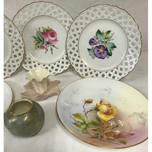 354 - Collection of Royal Worcester to include a cream and white daffodil shape vase Rd No. 130002, G103, ... 