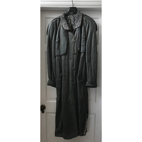 926 - A 1980's good quality ladies vintage grey leather coat with padded shoulders. Fits size 14. Length 1... 