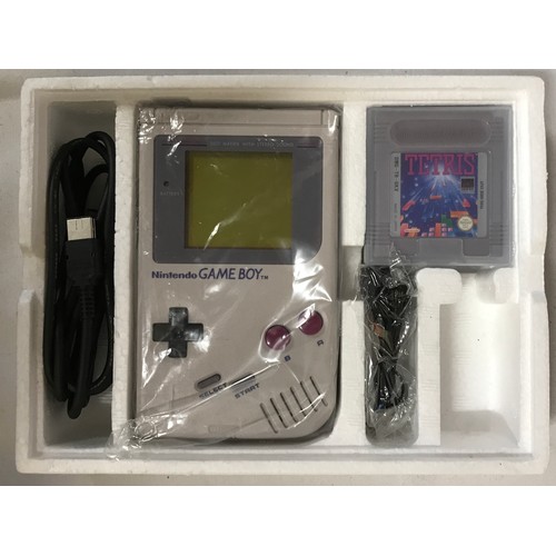 827 - A Nintendo Gameboy, compact video game system with Tetris, leads, in original box.