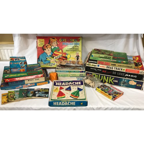 830 - Selection of children's toys to include jigsaws, games and books.